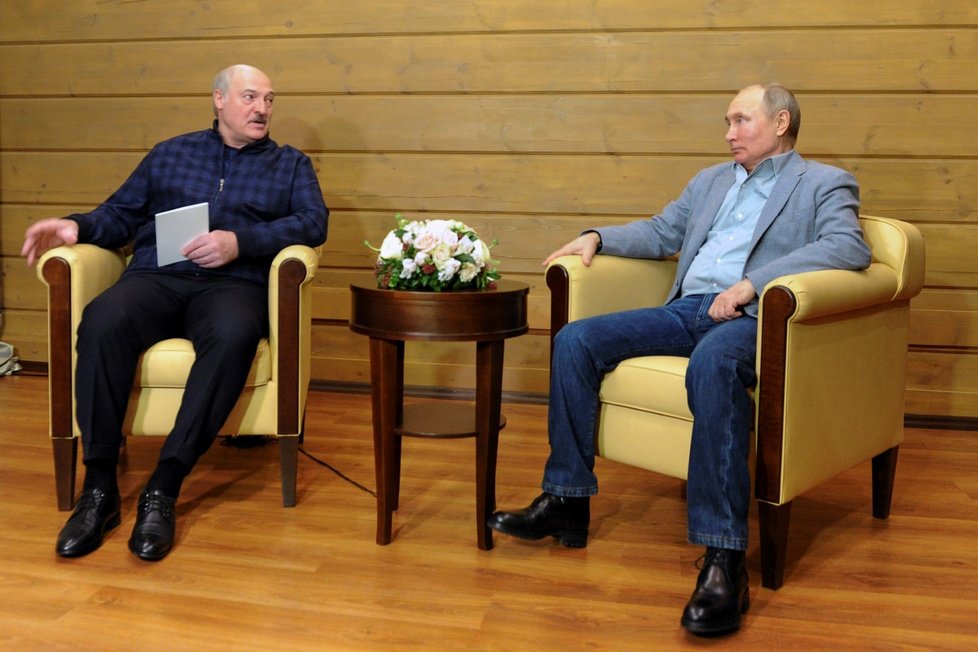 Ruský prezident Vladimir Putin přivítal v černomořském letovisku Soči svého běloruského spojence Alexandra Lukašenka (22. 2. 2021)