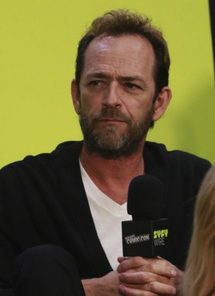 Americký herec Luke Perry (†52) zemřel po prodělané mrtvici.