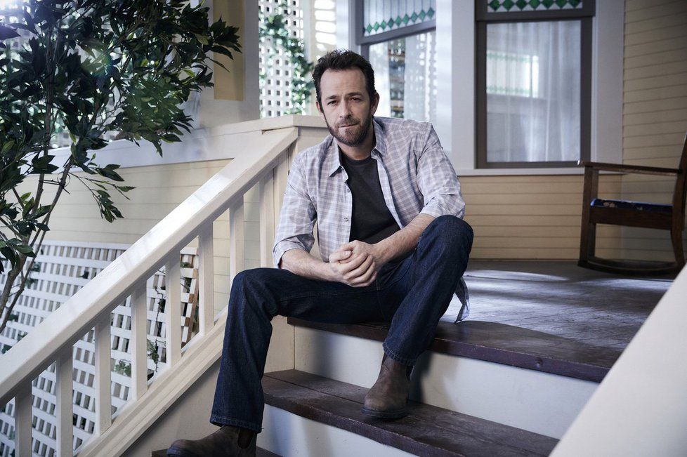 Americký herec Luke Perry (†52) zemřel po prodělané mrtvici.