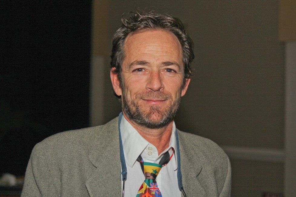 Americký herec Luke Perry (†52) zemřel po prodělané mrtvici.