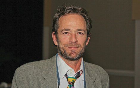 Americký herec Luke Perry (†52) zemřel po prodělané mrtvici.