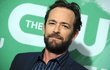 Americký herec Luke Perry (†52) zemřel po prodělané mrtvici.