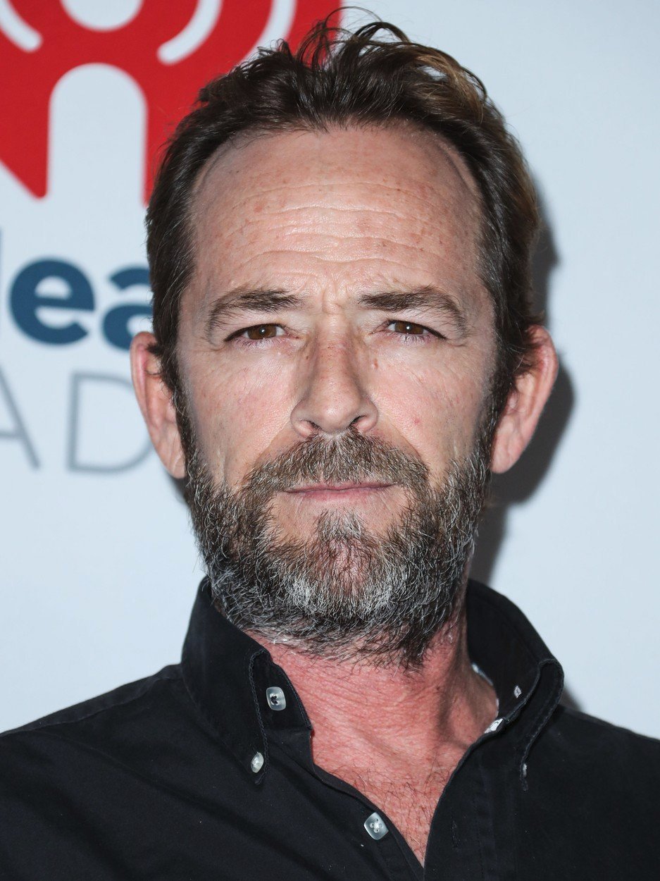 Americký herec Luke Perry (†52) zemřel po prodělané mrtvici. 