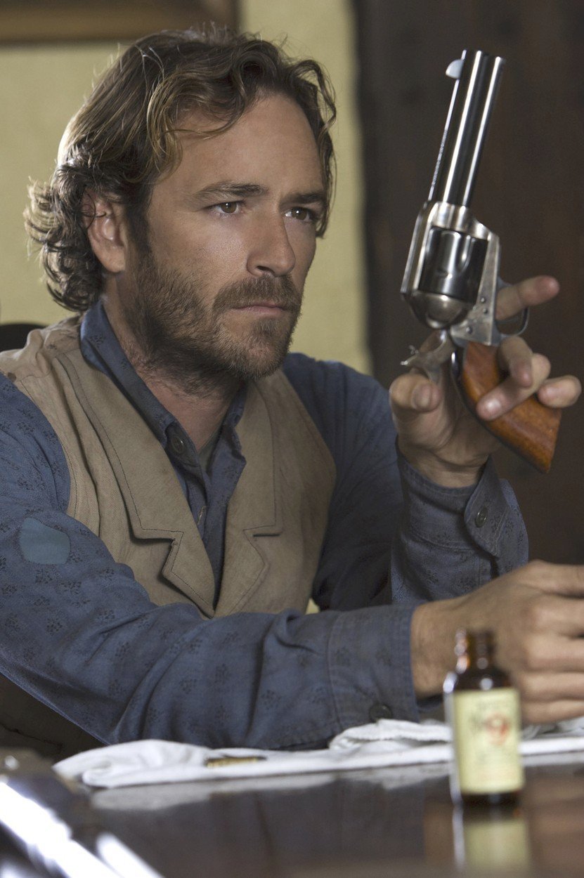 Americký herec Luke Perry (†52) zemřel po prodělané mrtvici. 