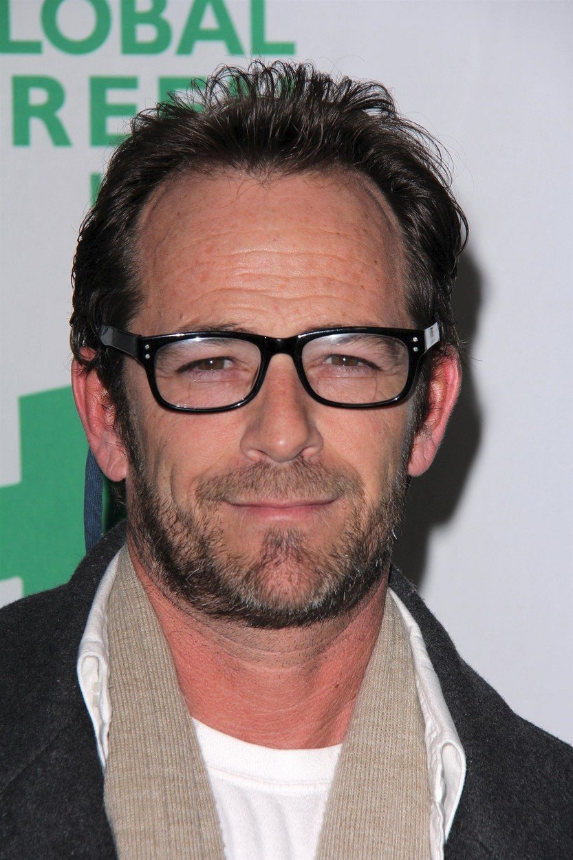 Americký herec Luke Perry (†52) zemřel po prodělané mrtvici. 