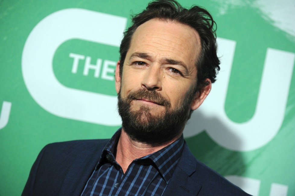 Americký herec Luke Perry (†52) zemřel po prodělané mrtvici.