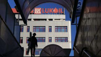 Lukoil kvůli sankcím prodává svá zahraniční ropná pole. Převezme je firma s vazbami na Putina  Lukoil kvůli sankcím prodává svá zahraniční ropná pole. Převezme je firma s vazbami na Putina