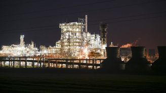 Panika sžírá rafinerie Lukoilu, Rusové touží po penězích české Sberbank. Fairmont má nového pána Panika sžírá rafinerie Lukoilu, Rusové touží po penězích české Sberbank. Fairmont má nového pána