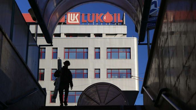 Lukoil se dohodl na prodeji mezinárodních aktiv skupině Carlyle. Lukoil se dohodl na prodeji mezinárodních aktiv skupině Carlyle.