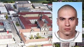 Na doživotí odsouzený vězeň Lumír Moric spáchal sebevraždu ve vězení.
