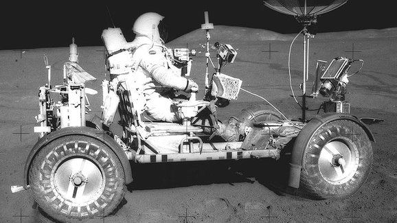 Výročí cesty Apollo 11: Připomeňte si lunární vozidla, co jezdila na Měsíci