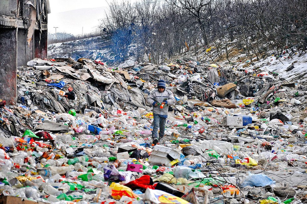 Tato čtvrť je známá množstvím odpadků, které se tam nachází.