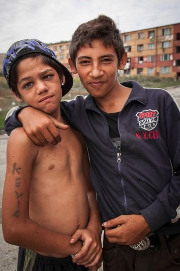 V současnosti je sídliště plné Romů a jen těžko se odhaduje, kolik jich tu vlastně žije. Dle košického magistrátu maximálně 4 tisíce, ale Michael Biach to odhaduje na 6 až 8 tisíc.