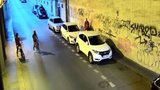VIDEO: Celodenní pátrání jako z filmu: Zloděje vykázaného z Prahy lapila policie až na Parukářce