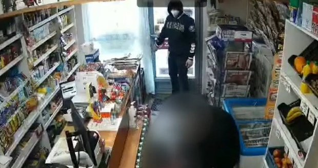 Lupiči přepadli tři trafiky a jednu sázkovou kancelář. Dvojce skončila ve vazbě a hrozí ji až desetiletý pobyt za mřížemi.
