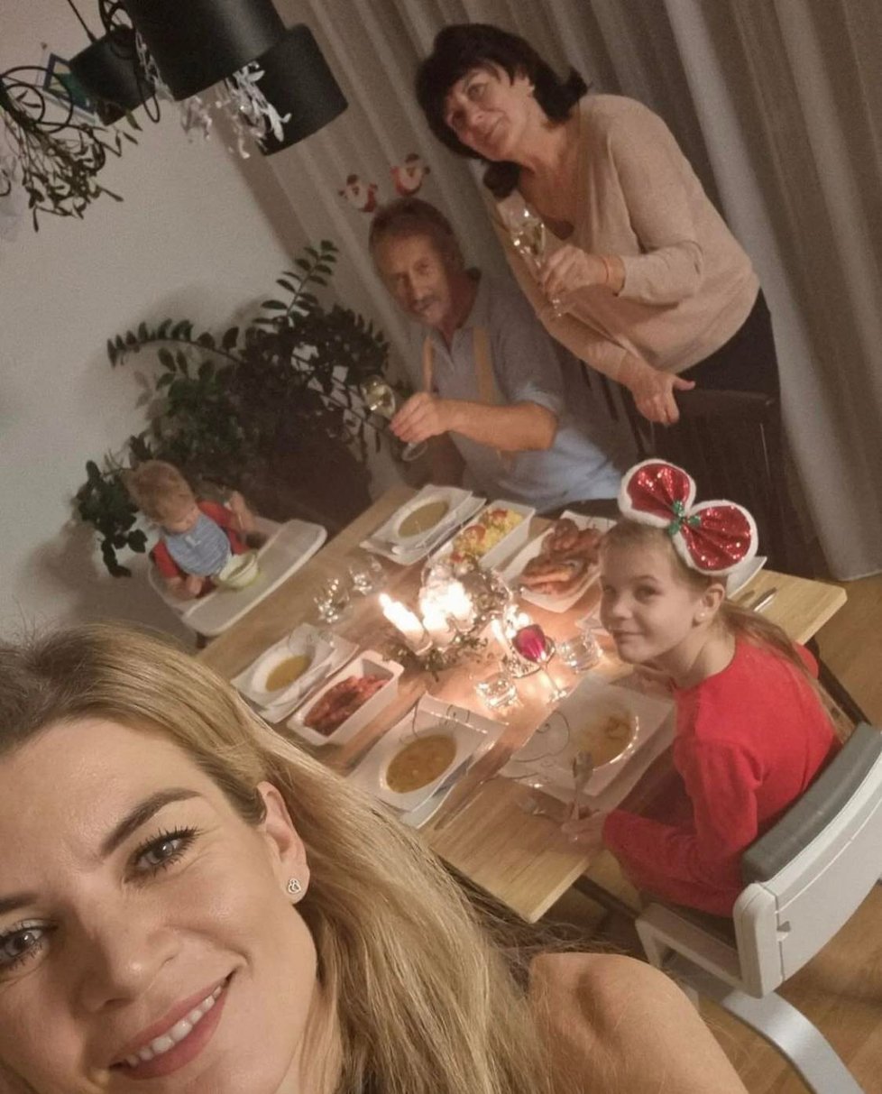 Iveta Lutovská s rodinou