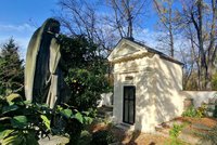 Luxusní hrobka na Olšanských hřbitovech hledá kupce: Unikát se solárními panely má cenovku 1,5 milionu!