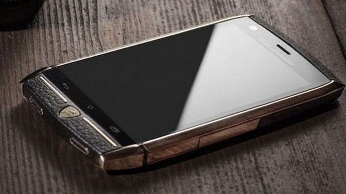 Luxusní smartphone Lamborghini Tauri 88