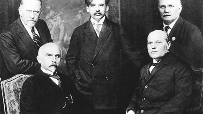 Zleva: František Soukup, Alois Rašín, Jiří Stříbrný, Antonín Švehla a Vavro Šrobár.