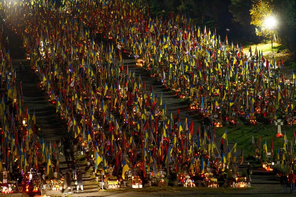 Slavnost Všech svatých ve Lvově: příbuzní uctili památku padlých vojáků (31. 10. 2025) Slavnost Všech svatých ve Lvově: příbuzní uctili památku padlých vojáků (31. 10. 2025)