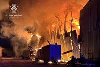 ONLINE: Zelenskyj s Olenou v USA. Exploze ve Lvově, pod palbou i další ukrajinská města