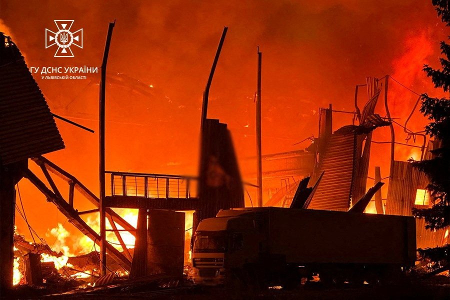 Exploze po útoku Rusů na ukrajinský Lvov