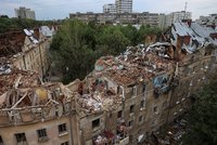 ONLINE: Zelenského svezl český speciál do Turecka. A požár v Záporoží a 10 mrtvých ve Lvově