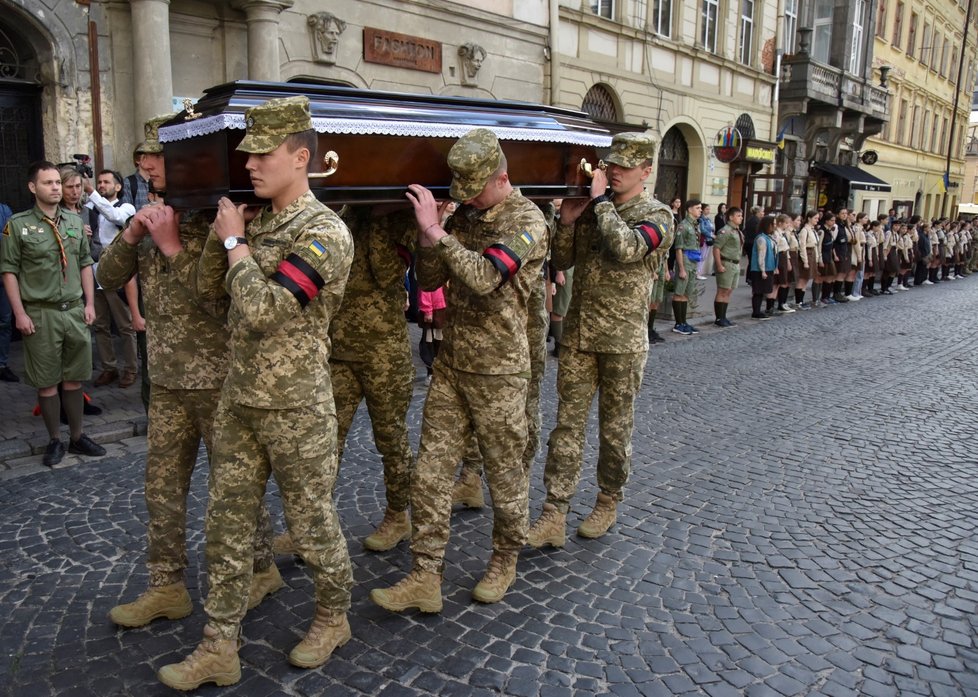 Válka na Ukrajině: Pohřeb vojáka Artema Dymydy ve Lvově (21. 6. 2022)