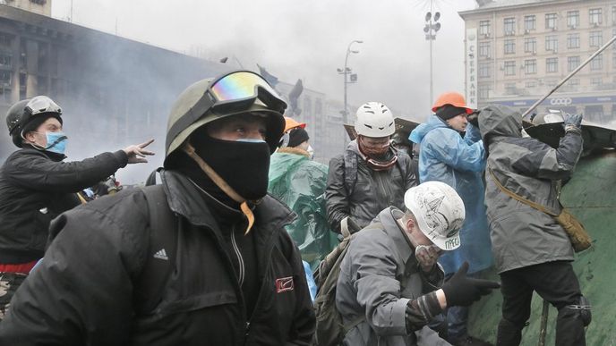 Lvov vyhlásil nezávislost, Krym chce k Rusku Lvov vyhlásil nezávislost, Krym chce k Rusku