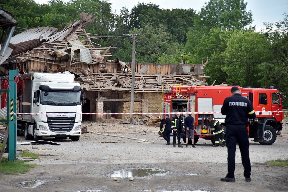 Následky bojů ve městě Zoločiv, Lvovská oblast (14. 6. 2022).