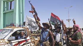 Libyjští povstalci mohou slavit další úspěch.