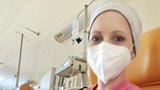 Máma tří dětí Adéla (38) bojovala o život na dovolené: Nemoc ohlásily kruté bolesti břicha