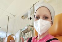 Máma tří dětí Adéla (38) bojovala o život na dovolené: Nemoc ohlásily kruté bolesti břicha