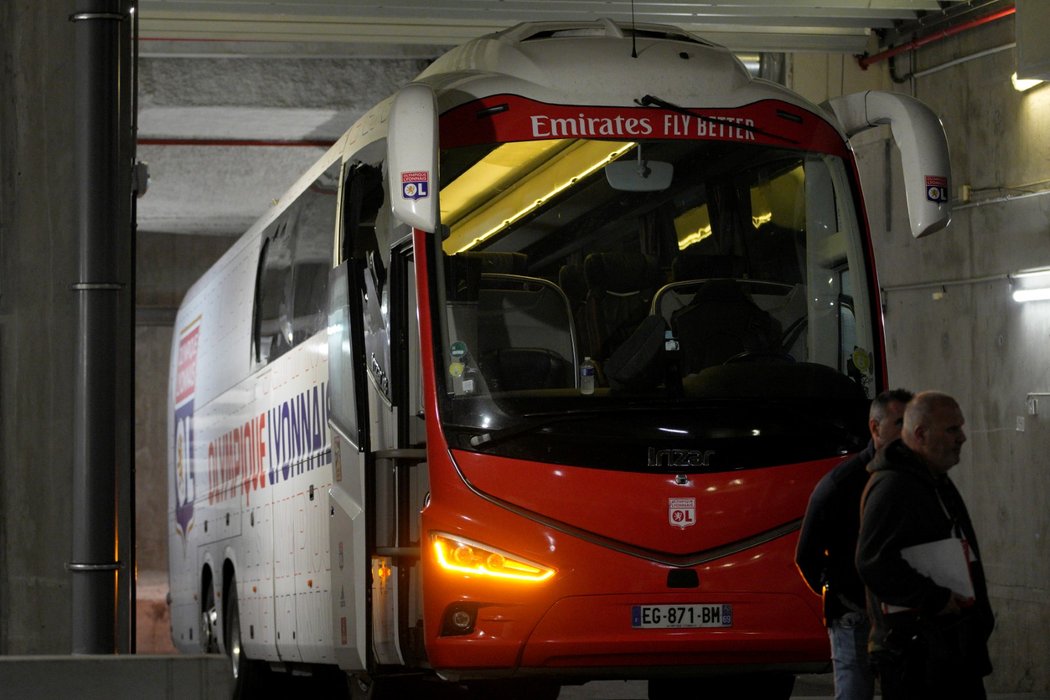 Autobus hráčů Lyonu byl napaden fanoušky Marseille
