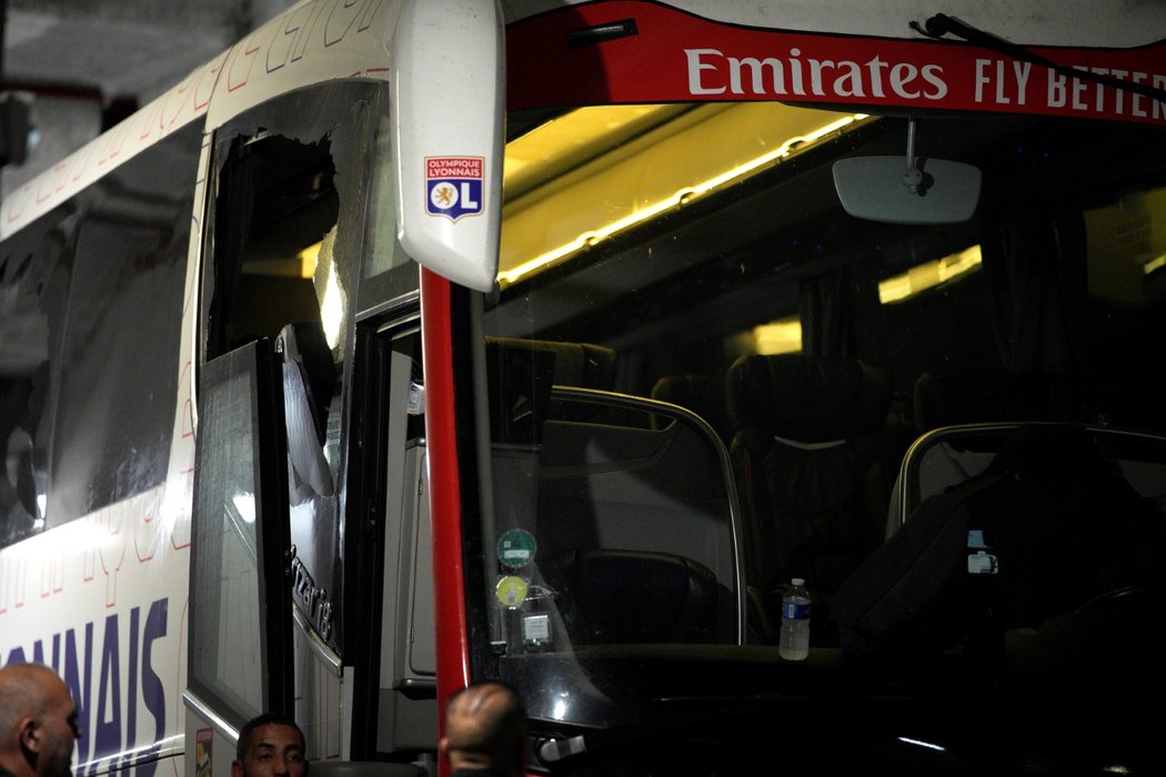 Autobus hráčů Lyonu byl napaden fanoušky Marseille