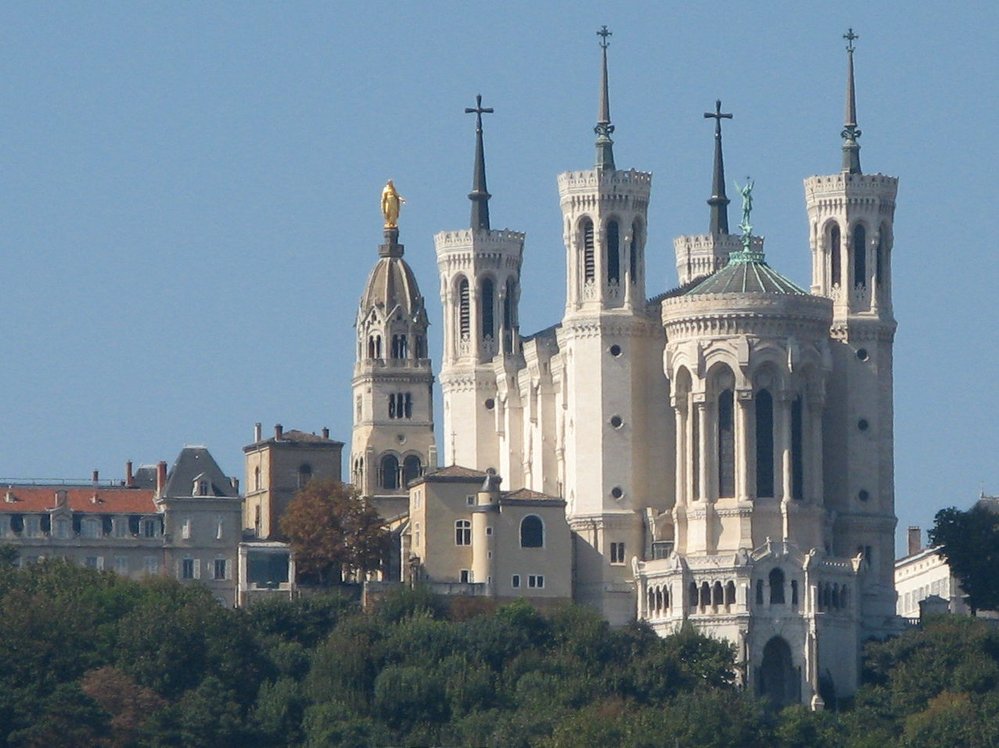 Slavná lyonská basilika Notre-Dame de Fourvière