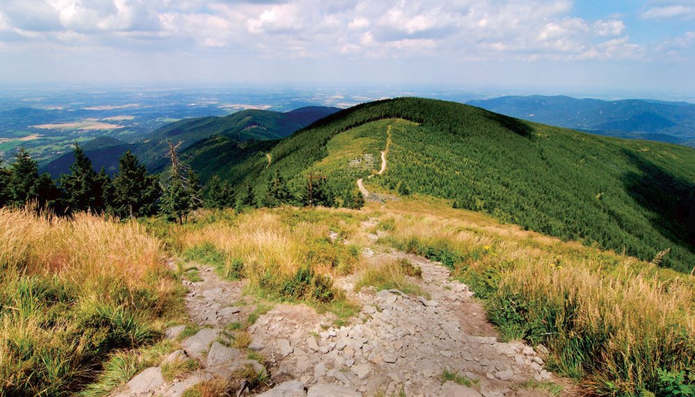 Lysá hora je s výškou 1323 m n. m. nejvyšší vrchol Moravskoslezských Beskyd a Těšínska.