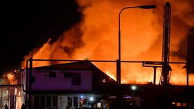 Požár haly v Lysé nad Labem