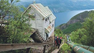 Máte dobrou kondičku? Otestujte si ji na 4444 schodech v norském fjordu Lysefjorden