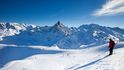 Francouzský Courchevel, přesněji čtvrť 1 850, je luxusní perlou Tří údolí a podle mnohých nejexkluzivnějším lyžařským střediskem na světě. Horská chata tu tak přijde i na deset milionů korun za týden. Samotný areál nabízí 150 km sjezdovek v 1300-2700 m n. m.