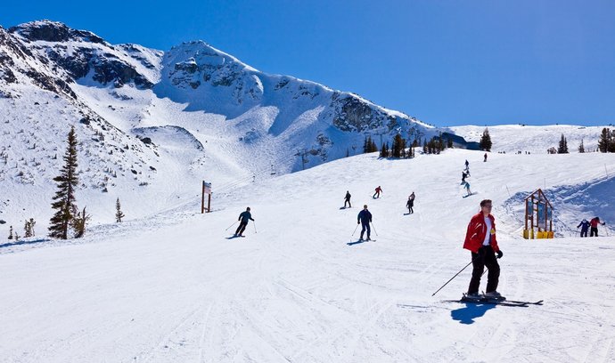 Nejlepším lyžařským střediskem podle serveru Planetware je Whistler Blackcomb v Kanadě. Ten je zároveň největším zimním areálem v Severní Americe a lyžařům nabízí více než 200 sjezdovek s 37 vleky. Oblíbený je i mezi snowboardisty a freestylisty. Planetware jako přednosti tohoto areálu zmiňuje zejména „bezkonkurenční výhledy, spoustu prostoru pro všechny kategorie zimních nadšenců, excelentní sněhové podmínky a úchvatný servis“.