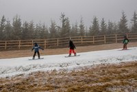 Lyžařští nedočkavci vzali útokem nejen Krkonoše. Sněžení přibude, říká meteoroložka