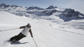 Stále více lyžařů jezdí na hory s nedostačujícím pojištěním (ilustrační foto).