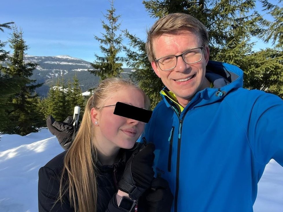 Martin Kupka (ODS) s dcerou na lyžích.