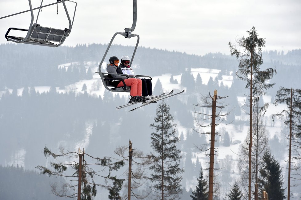 Vyrazit na lyže do skiareálu Klínovec nebude pár dní možné