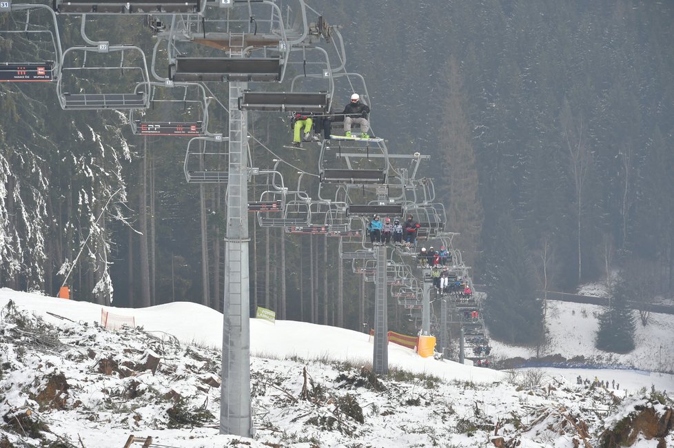 Vyrazit na lyže do skiareálu Klínovec nebude pár dní možné