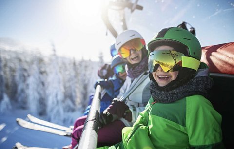 Kolik stojí lyžování: Za skipas si v Rakousku připlatíte, ubytování tam ale můžete sehnat levněji