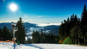 Zájem lyžařů o návštěvu některého z horských středisek v Česku o víkendu negativně poznamenalo počasí