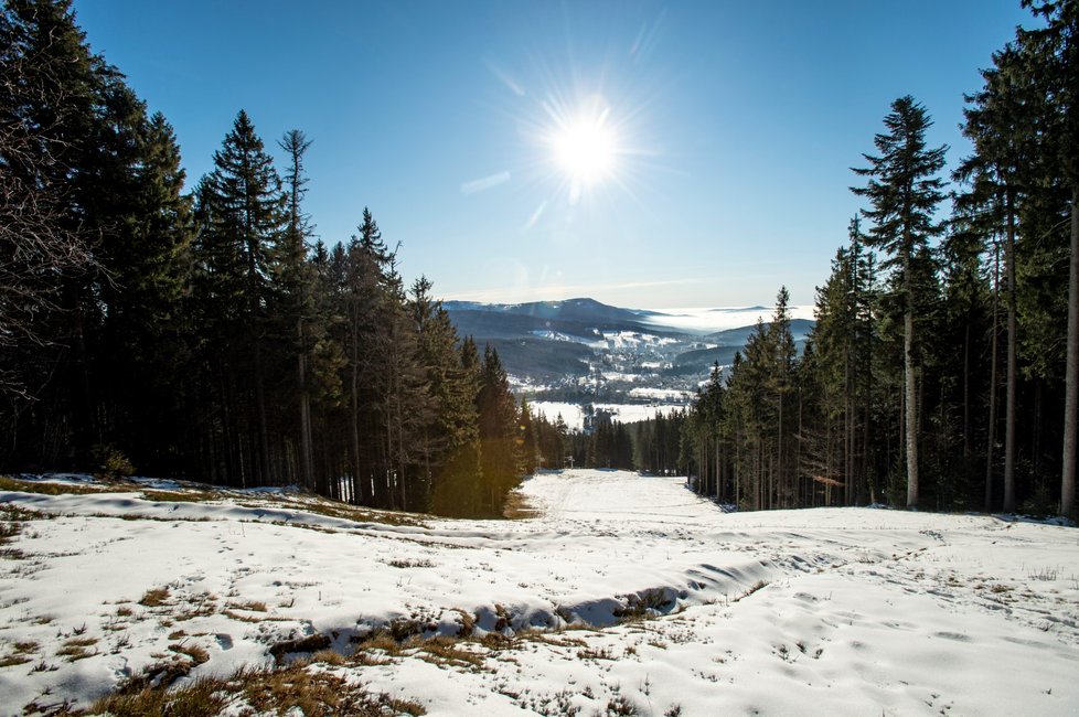 Pandemie koronaviru ovlivnila česká lyžařská střediska.