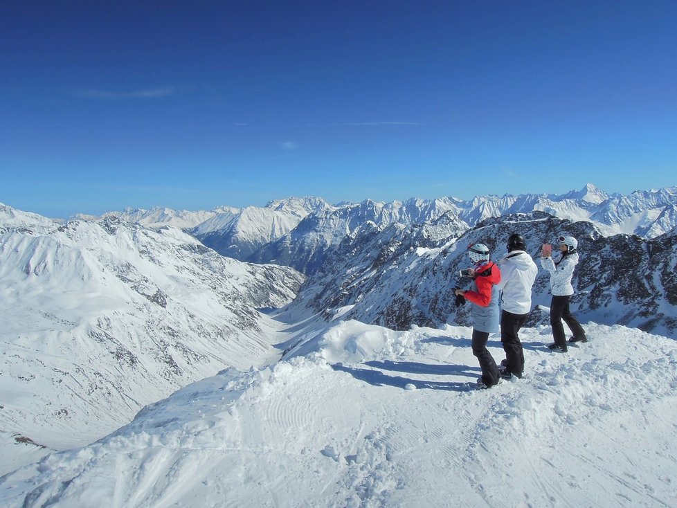 V Söldenu a okolí se při lyžování v třítisícových výškách cítíte jako na vrcholku světa.